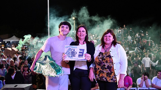 Villa Ángela: Desfile de Carrozas en la Estudiantina 2025