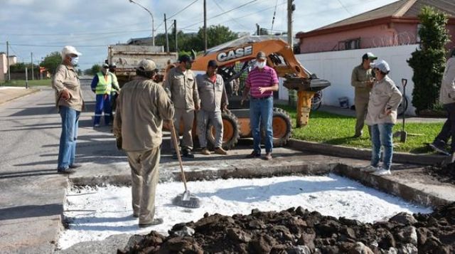 El Intendente Papp destacó el trabajo de los Municipales en la reparación de 14 baches 