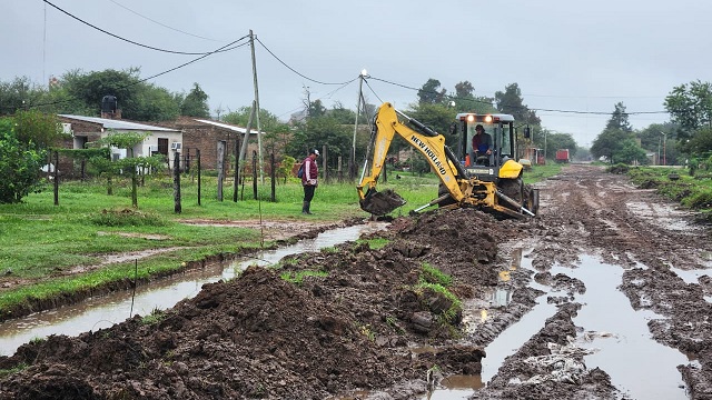 Villa &Aacute;ngela:  Se intensifican los trabajos de cuneteo en la ciudad  