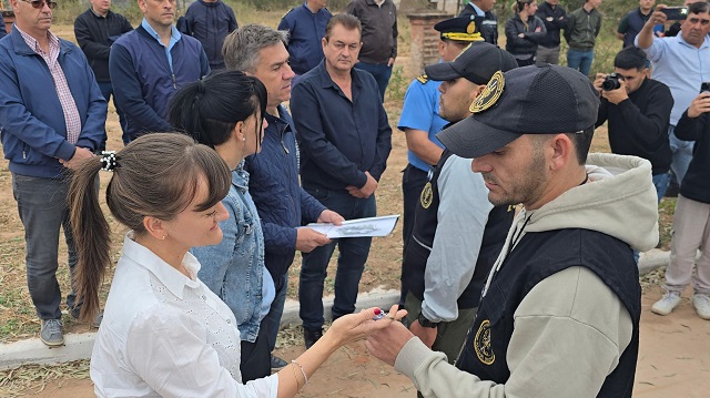 FUERTE ESPERANZA: EL GOBERNADOR ENTREGÓ NUEVOS PATRULLEROS Y UNA LANCHA PARA REFORZAR LA SEGURIDAD EN EL IMPENETRABLE