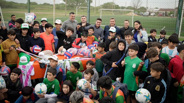 Zdero cumple con el Club Luj&aacute;n y avanza con la cubierta del play&oacute;n en Villa R&iacute;o Negro 