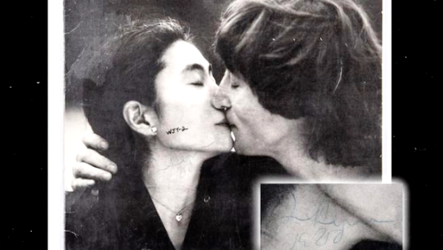 Subastan disco que John Lennon autografió a su asesino pocas horas antes de morir