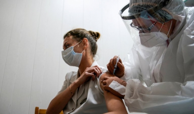 Rusia aseguró que su vacuna contra el coronavirus será más barata que la de sus competidores Pfizer y Moderna