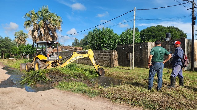 El Municipio intensifica tareas de limpieza de canales y alcantarillas para el r&aacute;pido escurrimiento del agua