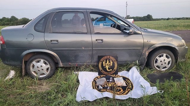 Control Vehicular: La División Drogas Villa Angela secuestró drogas, efectivo, automóvil y detuvo a 2 personas