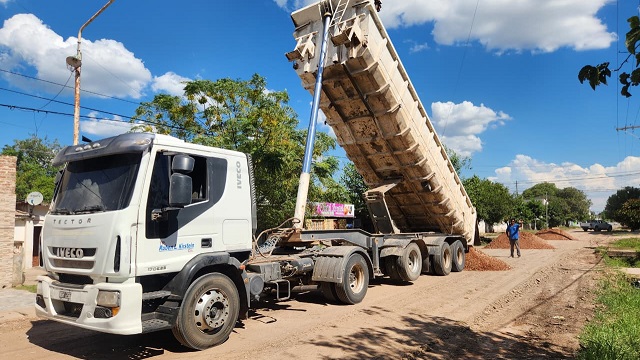 Villa Angela: Intervenci&oacute;n Municipal en calle Carlos Pellegrini