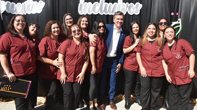 Presidencia de la Plaza: El Gobernador Zdero inaugur&oacute; el nuevo edificio de la Escuela Especial N&deg; 39