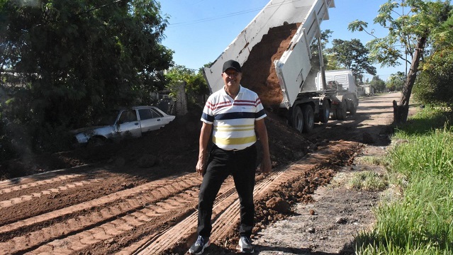 Villa &Aacute;ngela: La Municipalidad avanza con el relleno de calles en el Barrio Sargento Cabral 