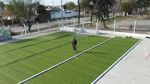 Villa Berthet: Avance de la obra de la primer cancha de hockey.