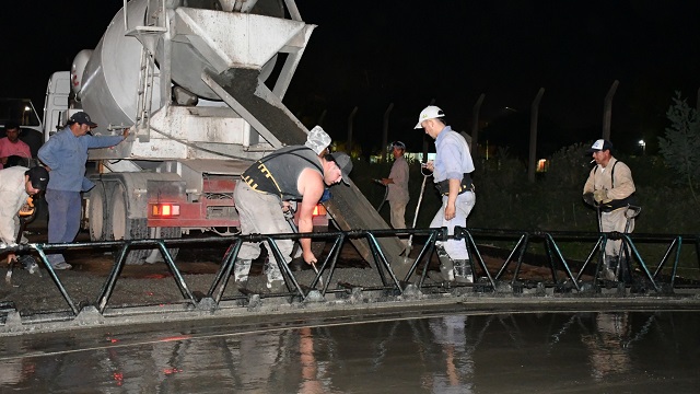 Villa Ángela: Avanza a buen ritmo la pavimentación en Avenida del Trabajo 