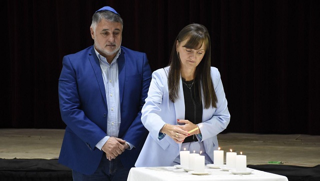 La Vicegobernadora Schneider acompañó el Acto de conmemoración por el día internacional de las víctimas del Holocausto 