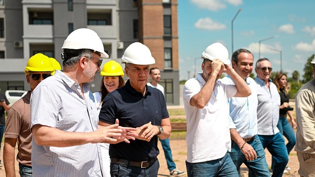 Saenz Peña suma mas unidades habitacionales: El Gobernador Zdero supervisó hoy los trabajos