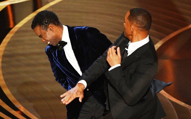 Escándalo en los Oscar: Will Smith le pegó a Chris Rock por burlarse de su esposa