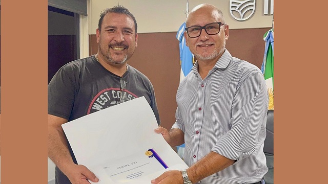 El Instituto de Vivienda entregó el premio al ganador del sorteo de Cancelación de Deudas  