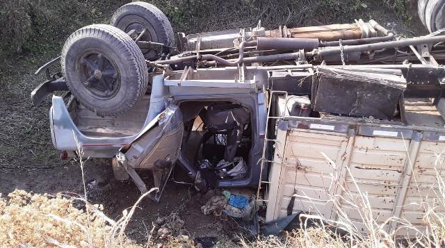 Du Graty: Volcó un camión al desmoronarse un puente