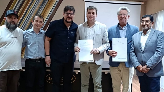 S&Aacute;ENZ PE&Ntilde;A: EL GOBIERNO PROVINCIAL FORTALECE EL V&Iacute;NCULO CON LAS IGLESIAS Y ENTREG&Oacute; REGISTROS DE CULTO