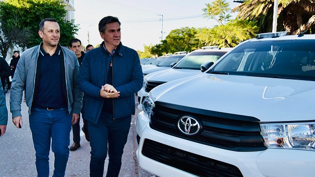 El Gobernador Zdero presentó camionetas con conectividad satelital para la fiscalización de bosques y montes Chaqueños 