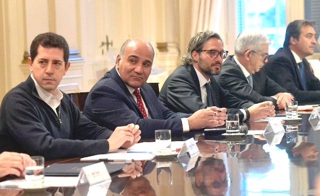 Guzmán encabezó una lista de fuertes ausencias en la reunión de Gabinete