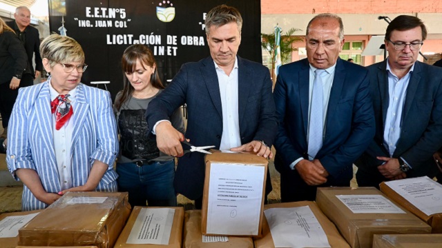 Las Breñas: El Gobernador Zdero presidió la apertura de sobres para la construcción de la  EFP N°14 y la refacción integral de la EET N°5