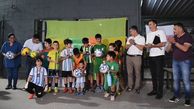Villa R&iacute;o Negro: El Gobernador Zdero entreg&oacute; elementos y ratific&oacute; apoyo para el Club Deportivo Luj&aacute;n