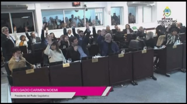 Solicitan la intervención del Tribunal de Disciplina del PJ por el accionar de Andrea Charole en el debate legislativo por la cláusula gatillo