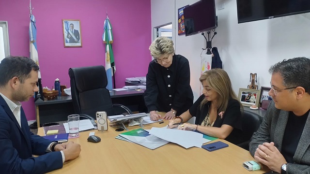 Educaci&oacute;n y la Un Universidad de la Cuenca del Plata fortalecen su trabajo conjunto  