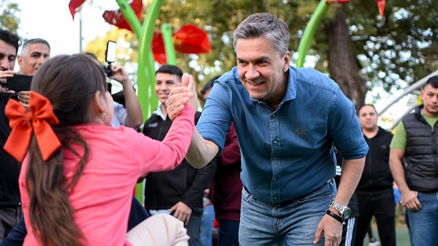 Resistencia: Zdero acompa&ntilde;&oacute; la inauguraci&oacute;n de la renovada Plaza 12 de Octubre 